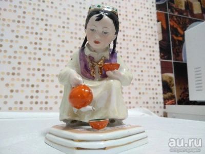 Лот: 13569855. Фото: 1. Фарфоровая статуэтка -маленькая... Фарфор, керамика