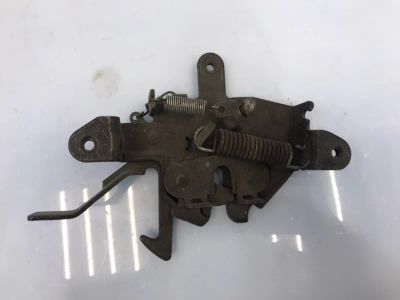 Лот: 21705721. Фото: 1. замок капота Nissan Sunny FB15. Двигатель и элементы двигателя