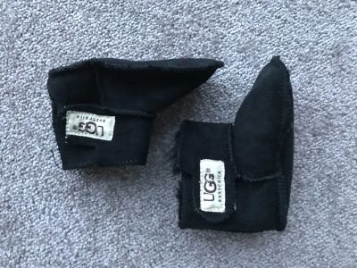 Лот: 12806099. Фото: 1. Ботинки UGG на малыша. Валенки, угги, унты