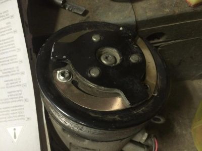 Лот: 8387964. Фото: 1. Муфта кондиционера BMW E90 с компрессором. Двигатель и элементы двигателя