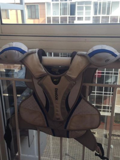 Лот: 7815749. Фото: 1. Продам нагрудник Reebok. Защита тела