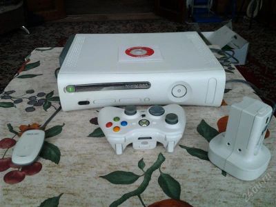 Лот: 2178245. Фото: 1. Xbox 360 pro + игры + зарядка... Игровые приставки, консоли