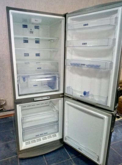 Лот: 11121957. Фото: 1. Холодильник Whirlpool no frost. Холодильники, морозильные камеры