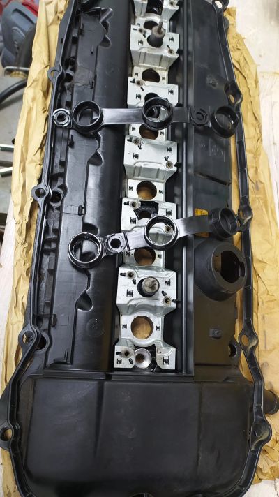 Лот: 22175967. Фото: 1. Клапанная крышка ГБЦ BMW M54B25. Двигатель и элементы двигателя