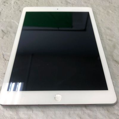 Лот: 13834227. Фото: 1. Apple iPad Air White/Silver 16Gb... Планшеты