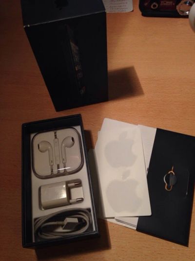 Лот: 4404886. Фото: 1. Iphone 5 16Gb Black Полный комплект... Смартфоны