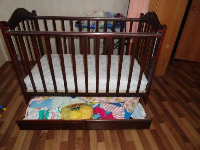Лот: 14300525. Фото: 1. Детская кроватка с матрасом. Детские кровати и кроватки