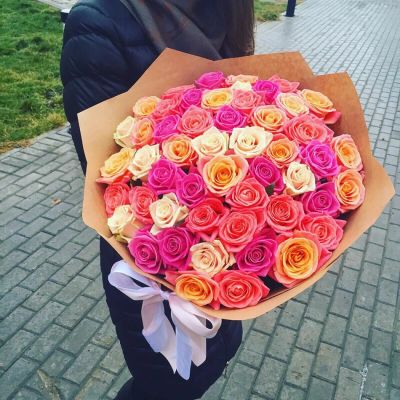 Лот: 6866619. Фото: 1. Фирменный букет от Радуги Цветов... Свежие цветы
