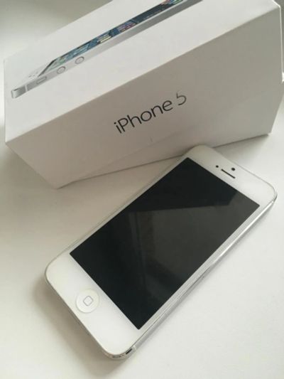 Лот: 6571990. Фото: 1. Продам отличный iPhone 5 16Gb. Смартфоны