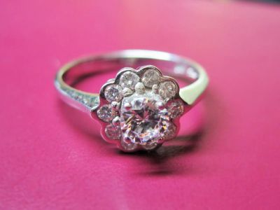 Лот: 8458419. Фото: 1. Кольцо серебряное с фианитами... Кольца, перстни