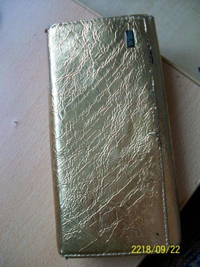 Лот: 7022933. Фото: 1. Кошелёк (хорошо б/у). Бумажники, кошельки, портмоне
