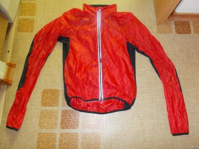 Лот: 13777464. Фото: 1. Ветровка спортивная CRAFT, компактная. Спортивные костюмы
