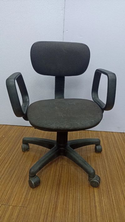 Лот: 21591103. Фото: 1. стул кресло офисный компьютерный... Столы, стулья, обеденные группы