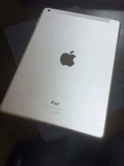 Лот: 5947328. Фото: 1. Продам iPad Air (16gb). Планшеты