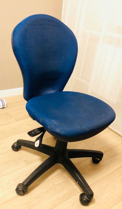Лот: 11613820. Фото: 1. Офисный стул синий. Стулья и кресла офисные