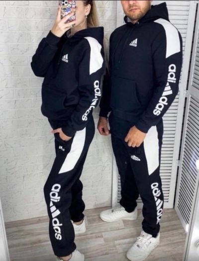 Лот: 16774395. Фото: 1. Костюм спортивный adidas. Костюмы классические, деловые