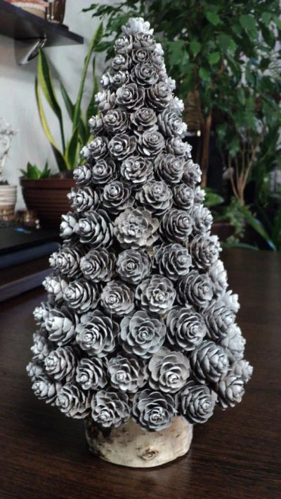 Лот: 8570951. Фото: 1. Елочка из шишек. Аксессуары
