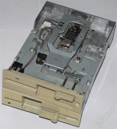 Лот: 2246296. Фото: 1. Два 5-дюймовых дисковода. Приводы CD, DVD, BR, FDD