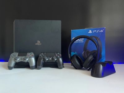 Лот: 23495363. Фото: 1. PS 4 pro 1 tb + 2 геймпада + 400... Игровые приставки, консоли