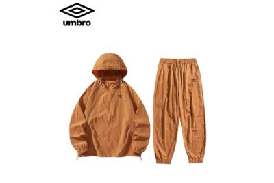 Лот: 25850469. Фото: 1. Костюм спортивный UMBRO. Спортивные костюмы