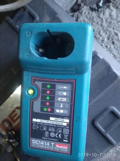 Лот: 14910459. Фото: 1. Зарядное для шуруповерта makita... Электроинструмент