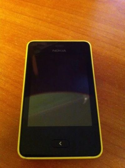 Лот: 3983581. Фото: 1. Nokia Asha 501 Yellow. Смартфоны