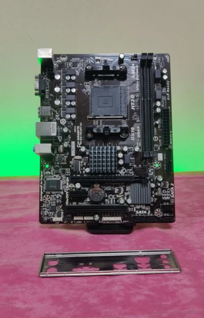 Лот: 24375059. Фото: 1. Мат. плата Gigabyte GA-78LMT-S2... Материнские платы