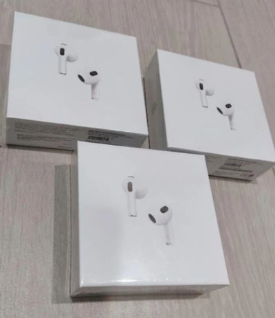 Лот: 19931443. Фото: 1. Беспроводные наушники Apple Airpods... Наушники, гарнитуры