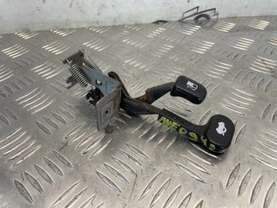 Лот: 23276260. Фото: 1. рычаг открывания бензобака Chevrolet... Двигатель и элементы двигателя