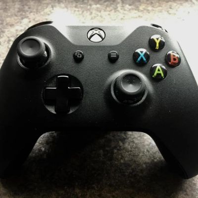 Лот: 15219957. Фото: 1. Геймпад Xbox One черный. Запчасти для игровых приставок, консолей