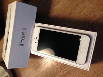 Лот: 3468442. Фото: 1. iPhone 5 16gb white. Смартфоны