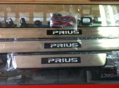 Лот: 5400896. Фото: 1. Накладки на пороги LED на Prius. Детали тюнинга