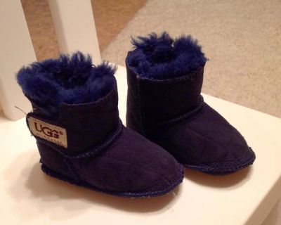 Лот: 8126974. Фото: 1. Пинетки-валенки детские UGG. Валенки, угги, унты