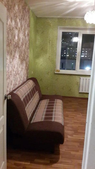 Лот: 6992785. Фото: 1. Сдам комнату в 4-х комнатной квартире... Квартиры, студии