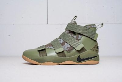 Лот: 11203034. Фото: 1. Кроссовки Nike LeBron Soldier... Кеды, кроссовки, слипоны