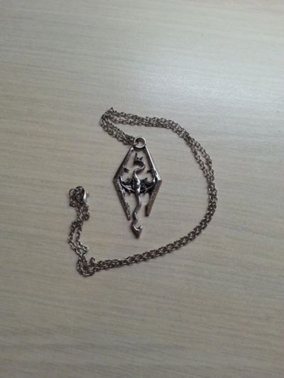 Лот: 7008136. Фото: 1. Кулон Skyrim. Новый!. Кулоны, подвески