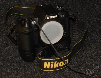 Лот: 2642145. Фото: 1. Плёночный Nikon F80 body с батарейной... Плёночные зеркальные