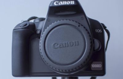 Лот: 10959580. Фото: 1. Зеркальная фотокамера Canon EOS... Цифровые зеркальные
