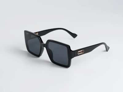 Лот: 25273419. Фото: 1. Очки Prada. Очки солнцезащитные