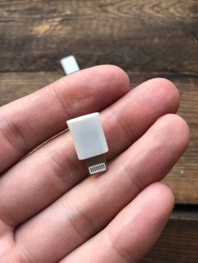 Лот: 6857700. Фото: 1. Переходник с micro usb на iPhone. Дата-кабели, переходники