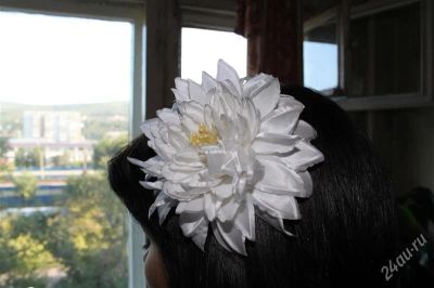 Лот: 2039199. Фото: 1. белый цветок из ткани на ободке. Аксессуары