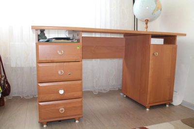 Лот: 4099639. Фото: 1. письменный стол. Столы, стулья, обеденные группы