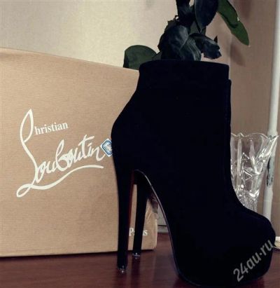Лот: 2684436. Фото: 1. Ботильоны Christian Louboutin... Ботильоны, полусапожки