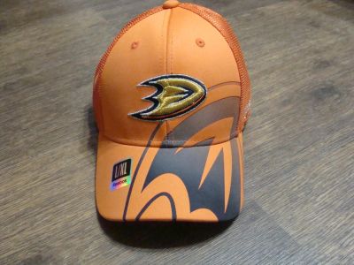 Лот: 8565039. Фото: 1. Бейсболка Anaheim Ducks Reebok. Форма