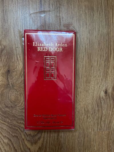 Лот: 16475531. Фото: 1. Духи Elizabeth Arden red door... Женская парфюмерия