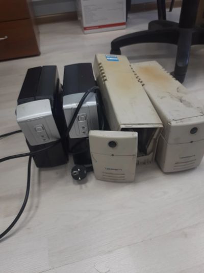 Лот: 20551121. Фото: 1. Бесперебойники 4шт. ИБП, аккумуляторы для ИБП