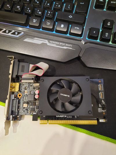 Лот: 19918265. Фото: 1. 1Gb Gigabyte GT 710 gv-n710d3-1gl. Видеокарты