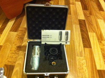 Лот: 3504799. Фото: 1. AKG Perception 220 Микрофон студийный. Студийные микрофоны, радиомикрофоны и радиосистемы
