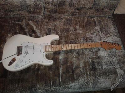 Лот: 2429848. Фото: 1. Fender Stratocaster Made in Mexico. Гитары
