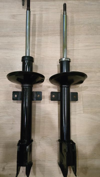 Лот: 19545861. Фото: 1. Амортизаторы задние Renault Duster. Ходовая, подвеска, рулевое управление